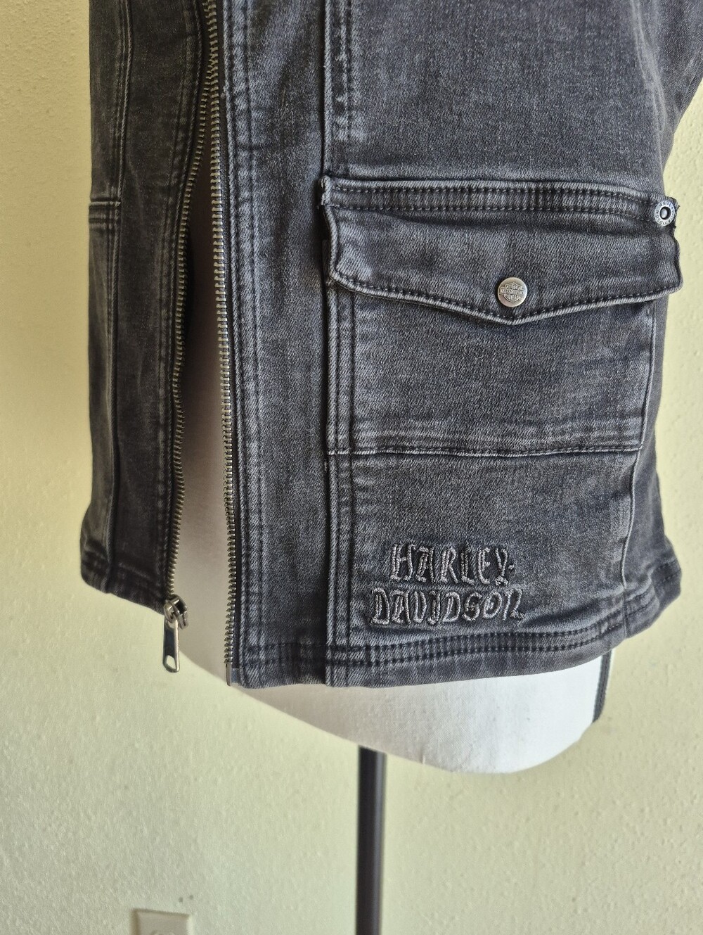 Harley Davidson Womens Winged Bling Logo Black Denim Vest Size Medium - Picture 5 of 8